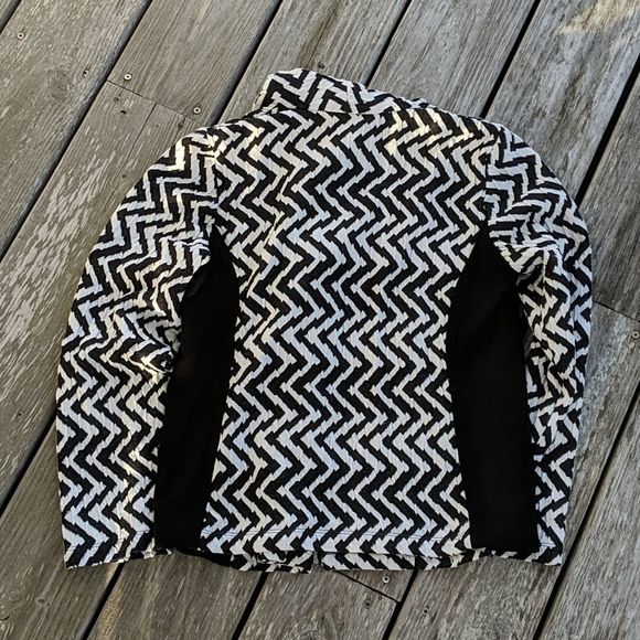 Chico's black white chevron zip lightweight jacket - Picture 4 of 4